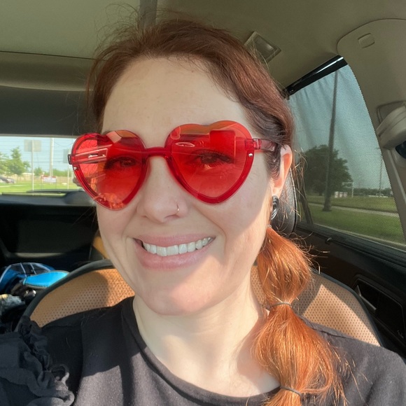 Meet your Posher, Courtney - Picture 2 of 3